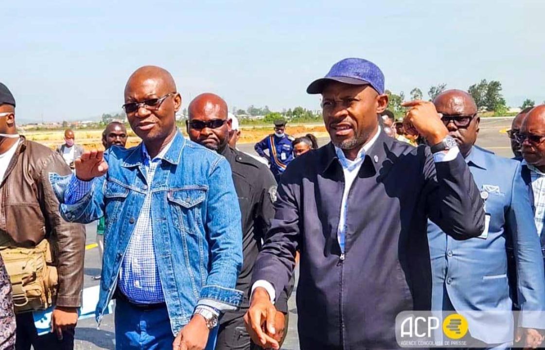 Le ministre de la Santé, Samuel Roger Kamba, et son collègue de la Communication et des Médias, Patrick Muyaya, à leur arrivée à Bunia [Photo d’illustration]