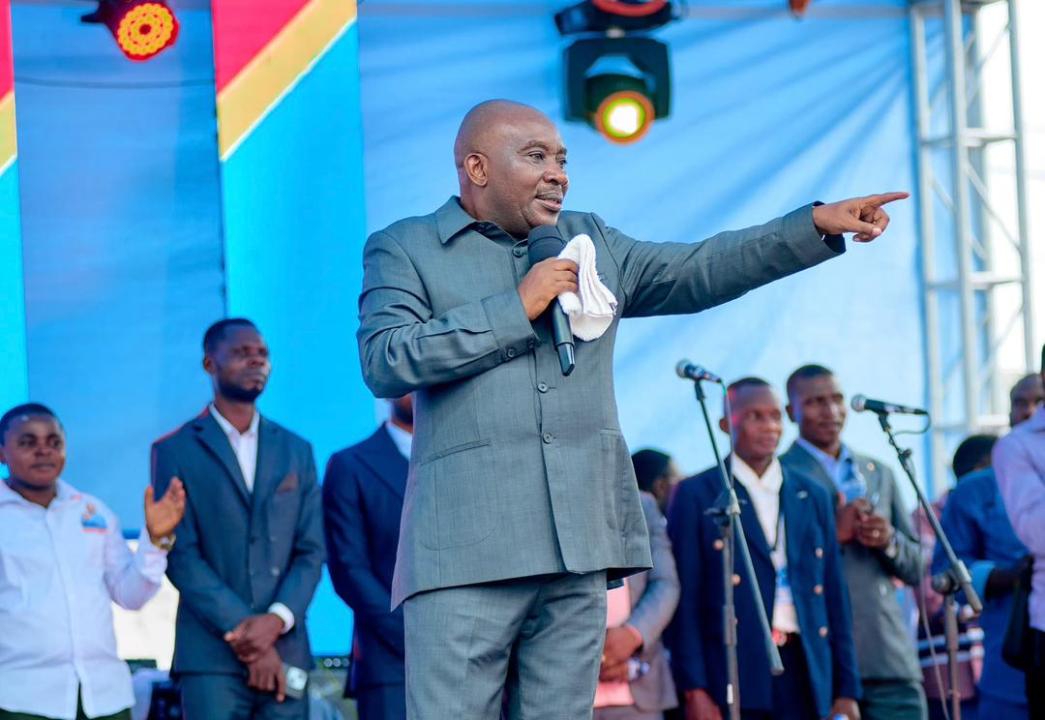 Jules Mulindwa en pleine prédication à Matadi