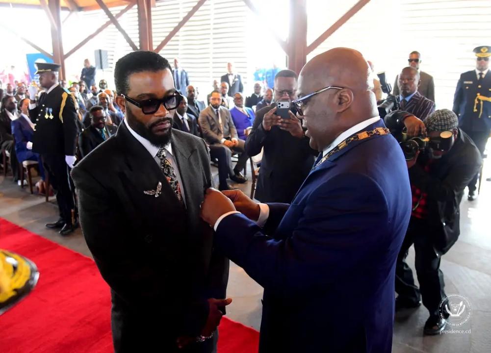 Décoration de Fally Ipupa par le Président de la République Félix-Antoine Tshisekedi Tshilombo 