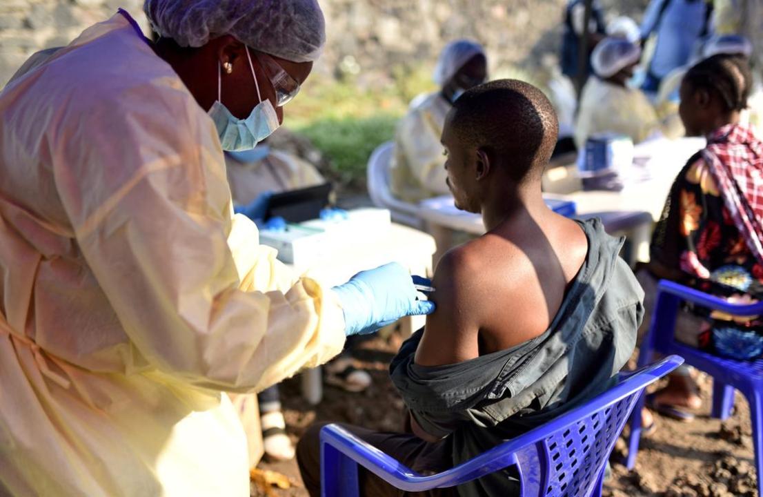 Un homme se fait vacciner contre le virus Ebola à Goma [photo d'illustration]