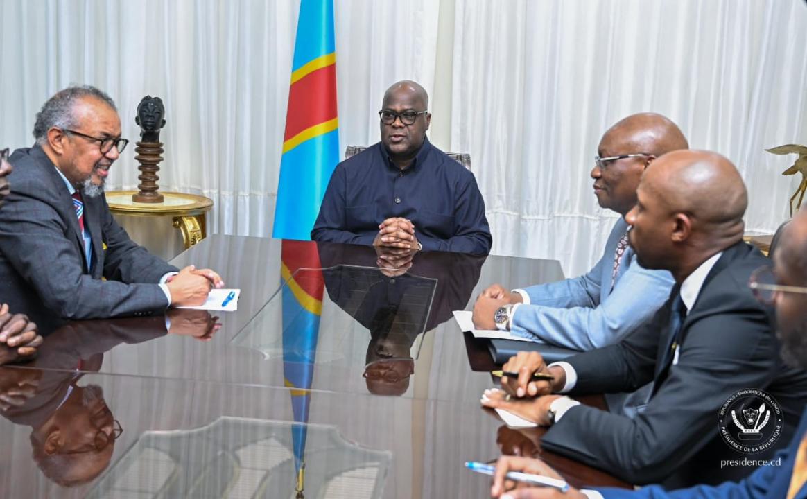 Le chef de l'État Félix Tshisekedi lors d'une réunion avec la délégation de l'OMS, en présence de quelques membres du gouvernement congolais, lundi 01 juin 2026