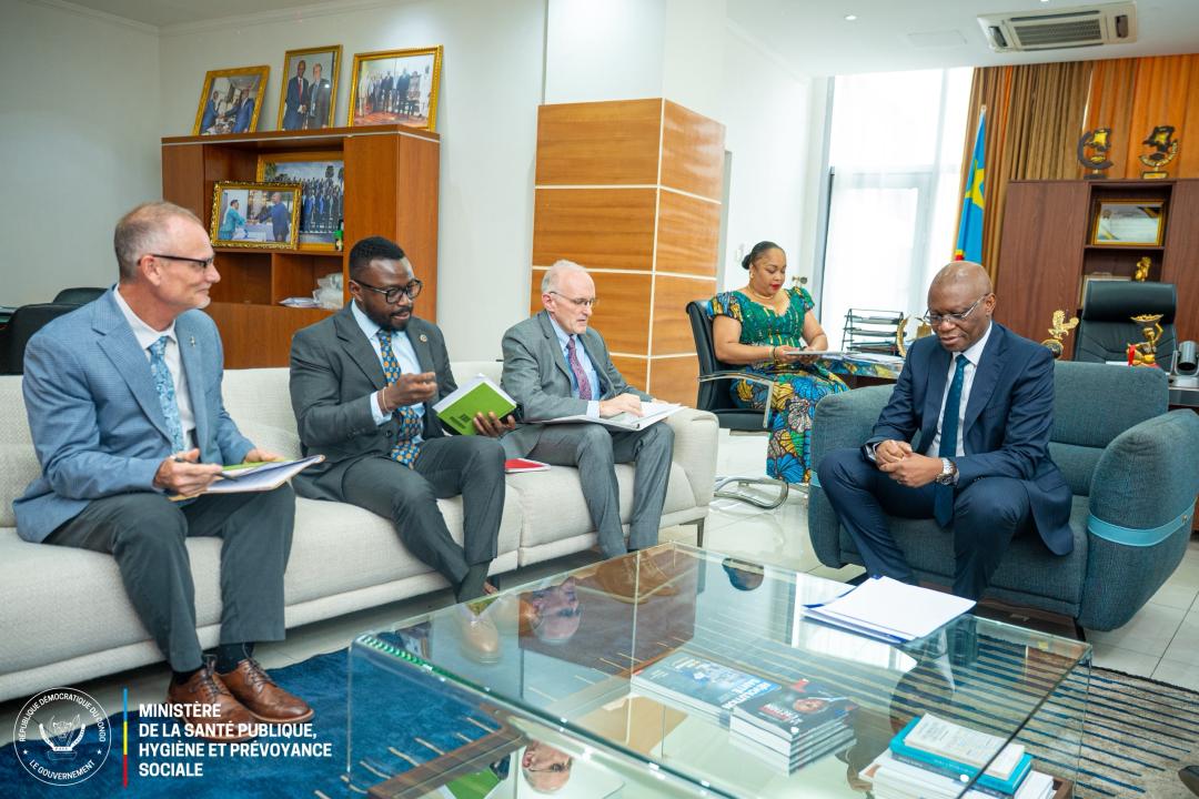 Rencontre entre le ministre de la Santé publique, Samuel Roger Kamba et une délégation des USA conduite par Ian McCary, chargé d'affaires a.i de l'Ambassade des USA en RDC