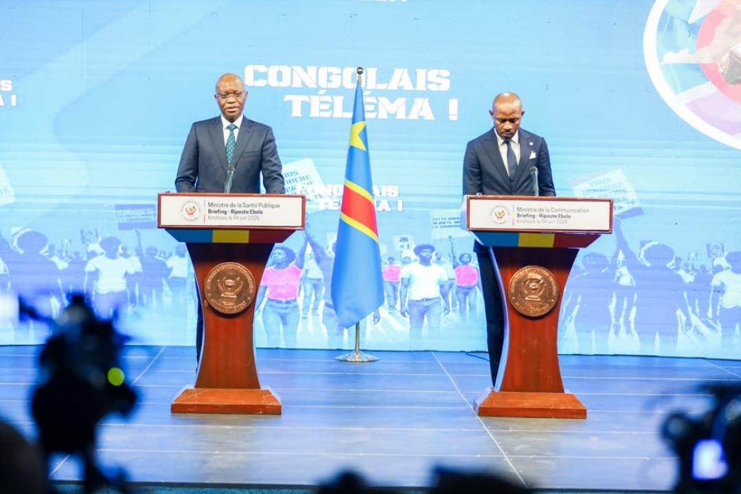 Le ministre de la santé Roger Kamba et le ministre de la communication et médias Patrick Muyaya au cours d'un briefing presse [photo d'illustration]