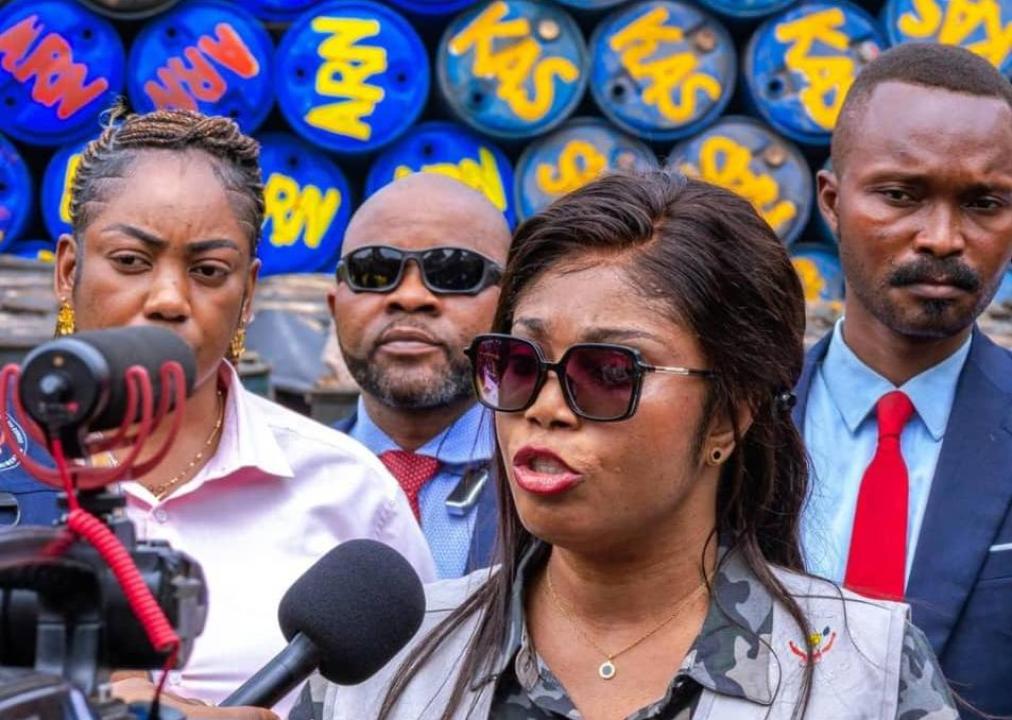 La ministre des Hydrocarbures Acacia Bandubola lors de sa visite dans les différents dépôts pétroliers à Kinshasa.