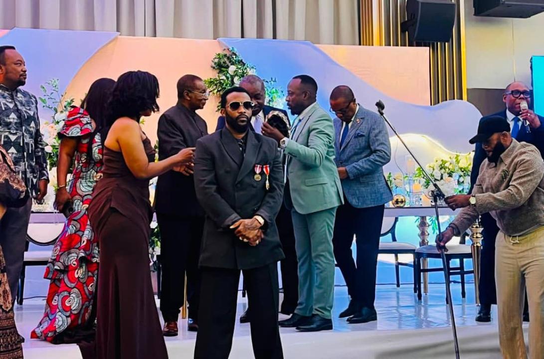 L'artiste Fally Ipupa honoré par la communauté Ekonda et Anamongo, ce jeudi 11 juin 2026, à Kinshasa.