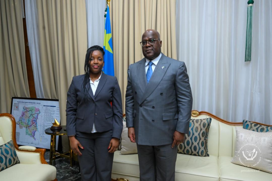 L'ancienne DG de l'ARE, Professeure Sandrine Mubenga en photo avec le chef de l'État, Félix Antoine Tshisekedi Tshilombo