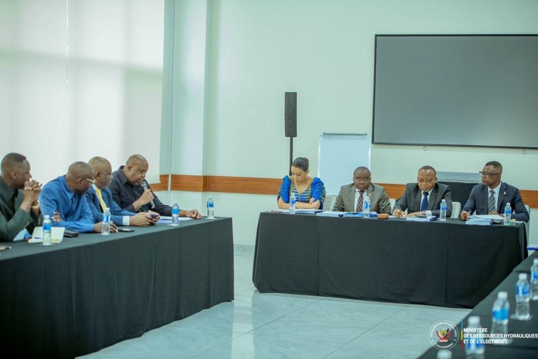 Le ministre Aimé Molendo Sakombi face aux sénateurs