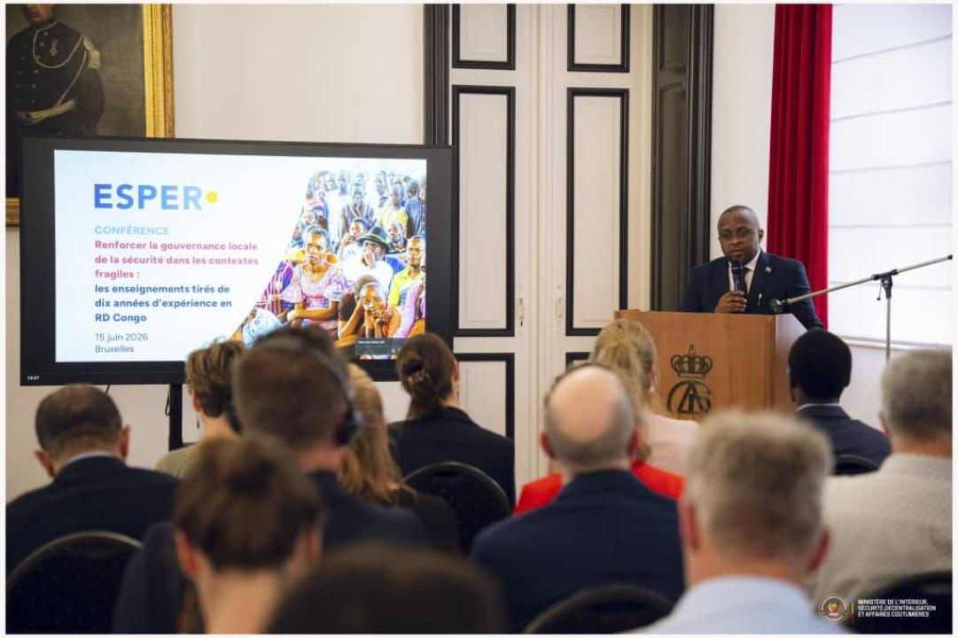 Le VPM Jacquemain Shabani lors de la conférence ESPER à Bruxelles.