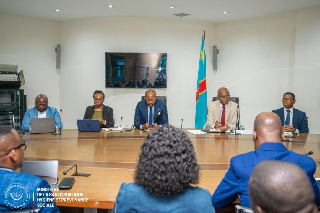 Les ministres de la Santé Roger Kamba et son homologue de la Communication et Médias, Patrick Muyaya lors de leur entretien avec le caucus des parlementaires de l'Ituri, ce mardi 16 juin 2026
