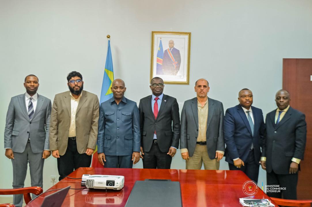 Le ministre Julien Paluku, le gouverneur du Sud-kivu Jean-Jacques Purusi et d'autres personnalités du secteur [photo d'illustration]