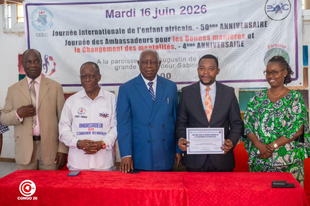 Oscar Bisimwa, heureux promus, placé en deuxième position de la photo allant de la gauche