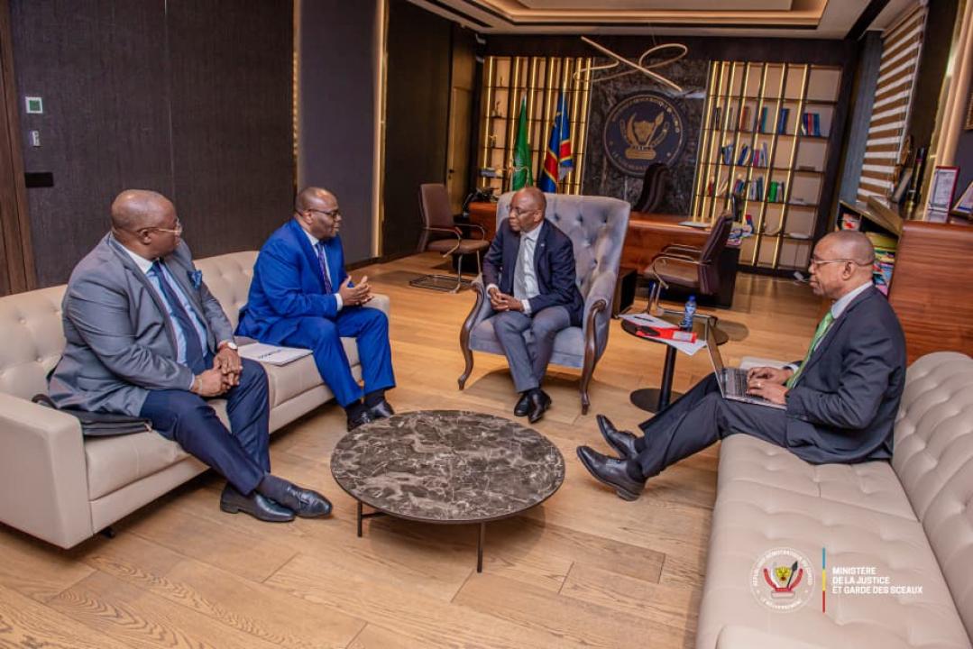 Le ministre de la Justice et Garde de Sceaux Guillaume Ngefa et le Directeur général, Mukota Muteba Mbayo qui a conduit la délégation du FOLUCCO