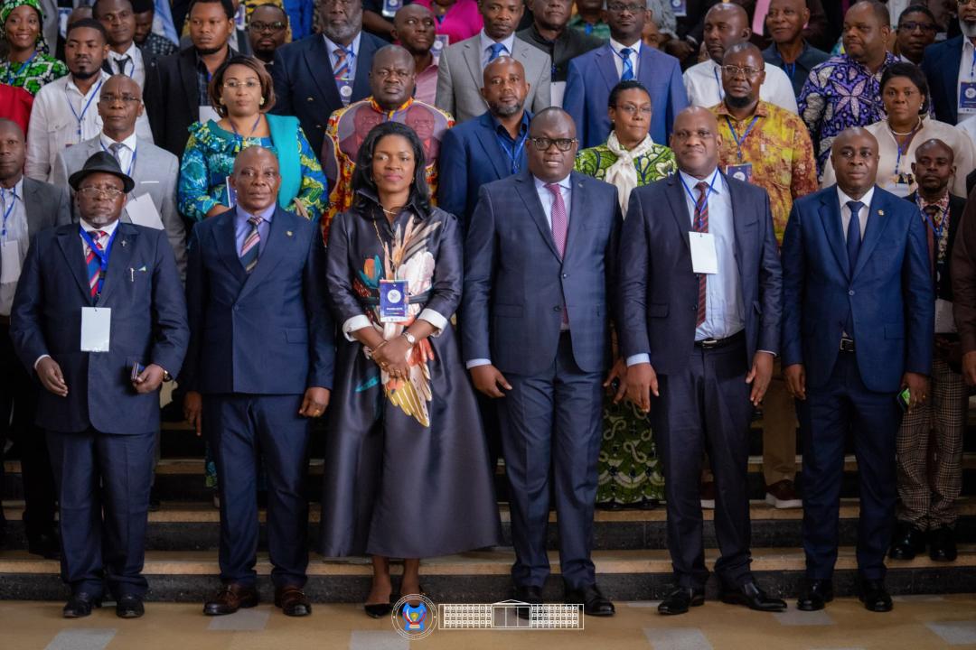 Une photo de famille à la clôture des journées scientifiques de Kinshasa, jeudi 18 juin 2026