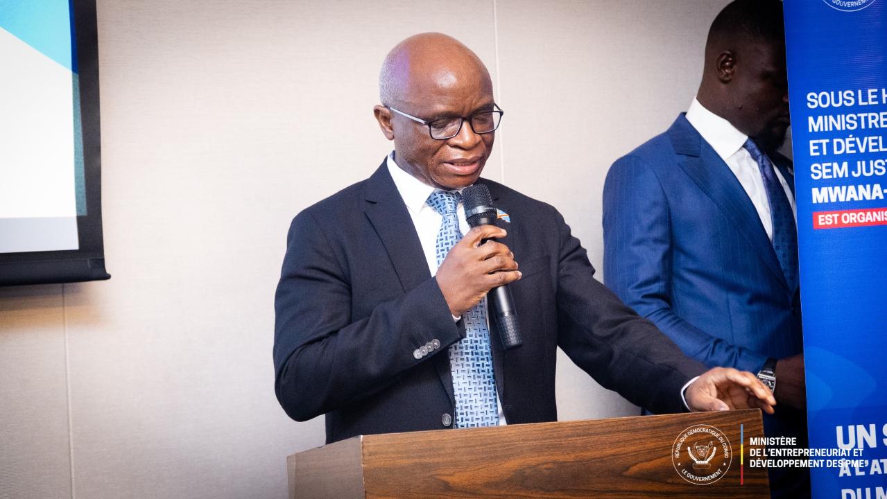 Le ministre de l’Entrepreneuriat et du Développement des PME, Justin Kalumba Muana Ngongo, lance le séminaire d’immersion
