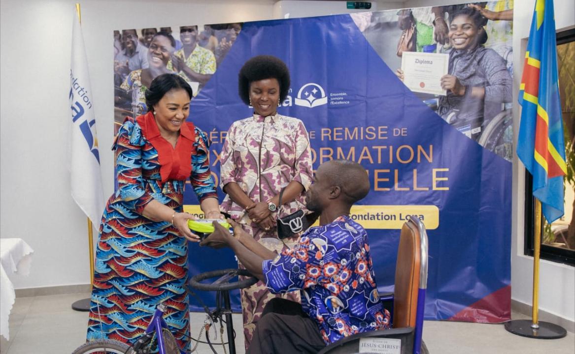 La Première Dame de la RDC, Denise Nyakeru Tshisekedi, et son homologue du Burundi, Angeline Ndayishimiye, à la rencontre d'une personne vivant avec un handicap [Photo d'illustration]