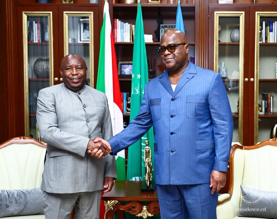 Le président burundais Evariste Ndayishimiye et son homologue congolais Félix-Antoine Tshisekedi Tshilombo, à Kinshasa, lundi 22 juin 2026
