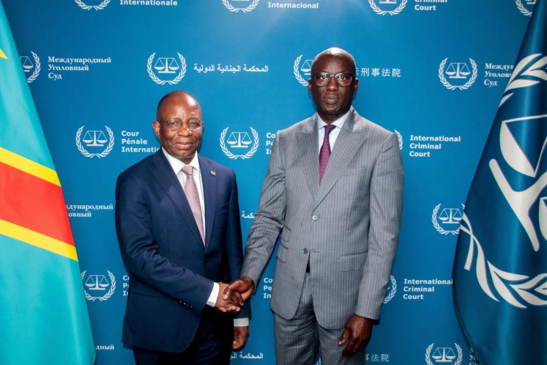 Le ministre de la Justice Guillaume Ngefa et Mame Mandiaye Niang, Procureur adjoint de la CPI [photo d'illustration]