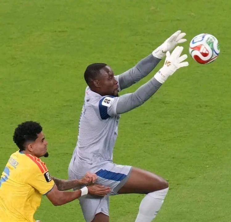 Lionel Mpasi et l'attaquant colombien Luis Diaz [Photo d'illustration]