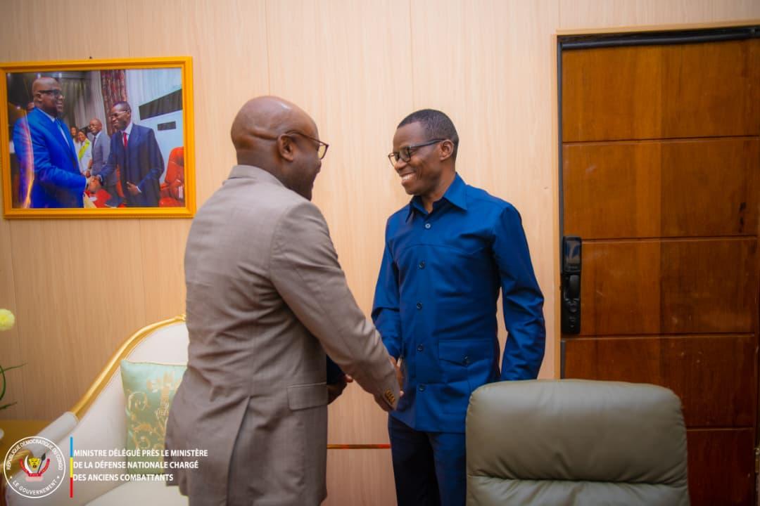 Le ministre délégué Eliezer Ntambwe et l'ambassadeur plénipotentiaire du Burundi en RDC, le 24 juin à Kinshasa