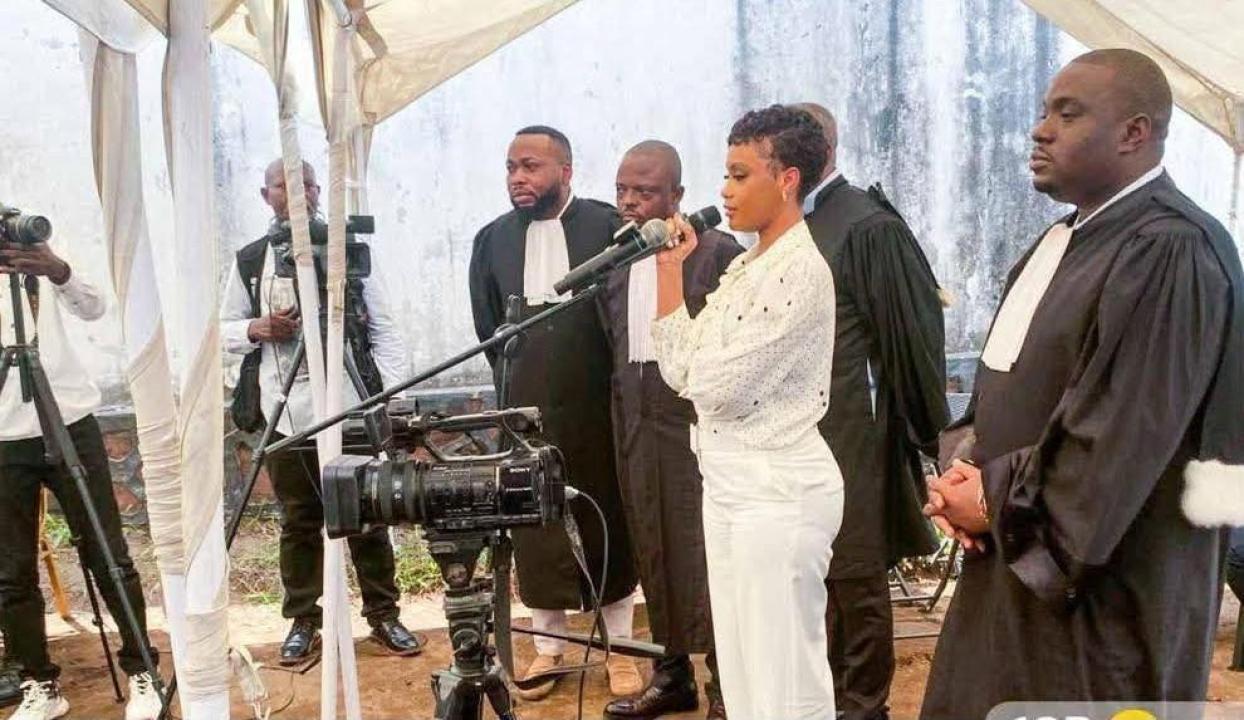 La chanteuse congolaise Déborah Mulanga Tshimpaka dit Rebo Tshulo lors d'une audience au tribunal militaire de garnison de Kinshasa-Ngaliema