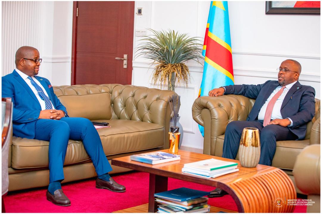 Floribert Anzuluni et Jacquemain Shabani lors d'une séance de travail sur la situation sécuritaire dans l'est de la RDC