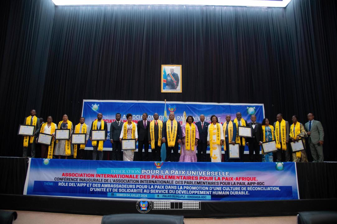 Une photo de famille lors de la cérémonie d'installation du Réseau des parlementaires et ambassadeurs de paix, samedi 04 juillet 2026