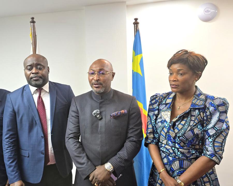 Le ministre provincial des transports, Jésus - Noël Sheke, accompagné des autres membres de l’APDNK