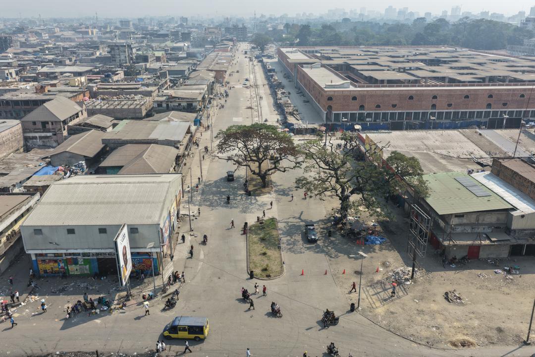 Une vue aérienne de la nouvelle configuration du Marché central de Kinshasa (Zando)