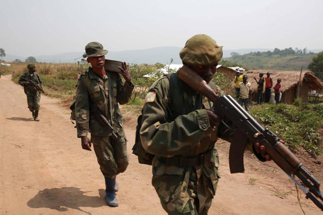 De soldats des FARDC en patrouille en patrouille dans l’est de la RDC [photo d'illustration]