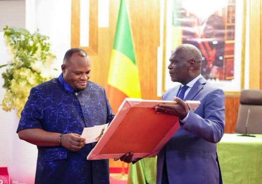 Le Gouverneur de Kinshasa, Daniel Bumba, et le député-maire de Brazzaville, Dieudonné Bantsimba.