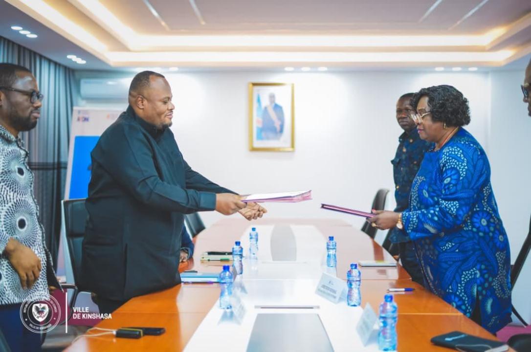 Le gouverneur de la ville de Kinshasa Daniel Bumba et la DG de la RTNC Sylvie Elenge [photo d'illustration]