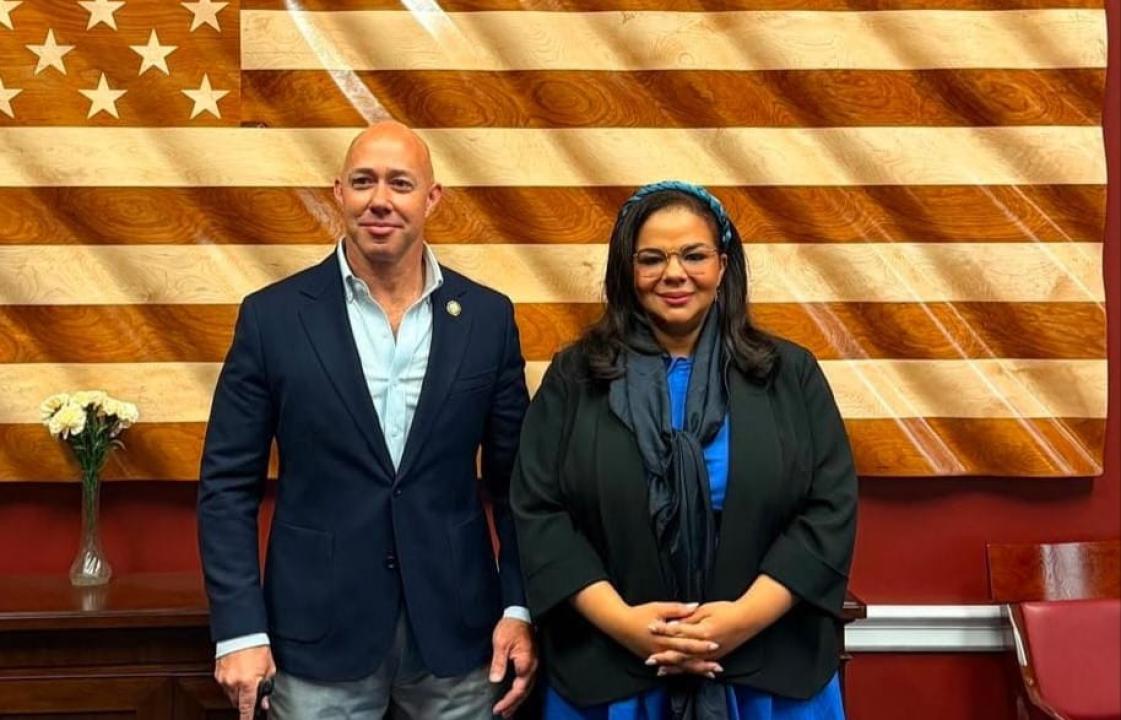 La ministre des Affaires étrangères, Thérèse Kayikwamba Wagner, avec Brian Mast, membre du Congrès américain [photo d'illustration]