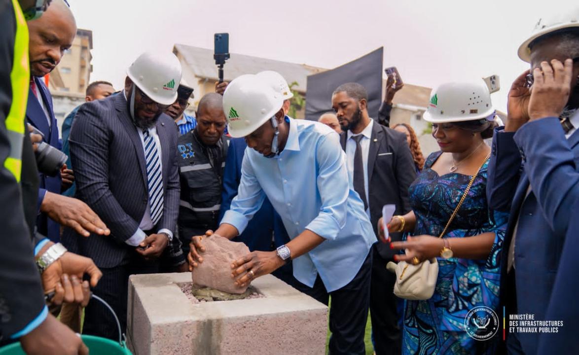 Le ministre des Infrastructures et Travaux publics, John Banza Lunda, lors du lancement de la construction du nouveau bâtiment du FONER [photo d’illustration]