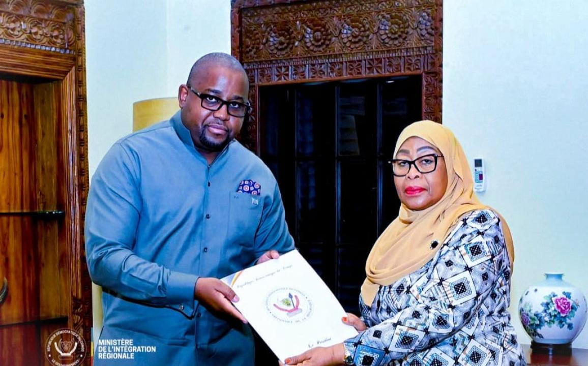 Le ministre de l'Intégration régionale Floribert Anzuluni, et la présidente de la Tanzanie, Samia Suluhu Hassan [photo d'illustration]