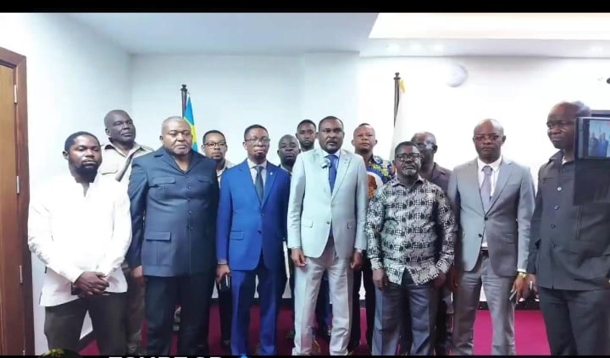 La délégation de l'Union sacrée après la réunion avec le gouverneur de la ville de Kinshasa, lundi 20 juillet 2026