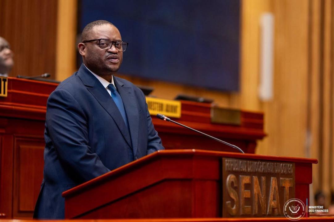 Le ministre des Finances, Doudou Fwamba, lors d’une intervention au Sénat de la RDC [photo d'illustration]