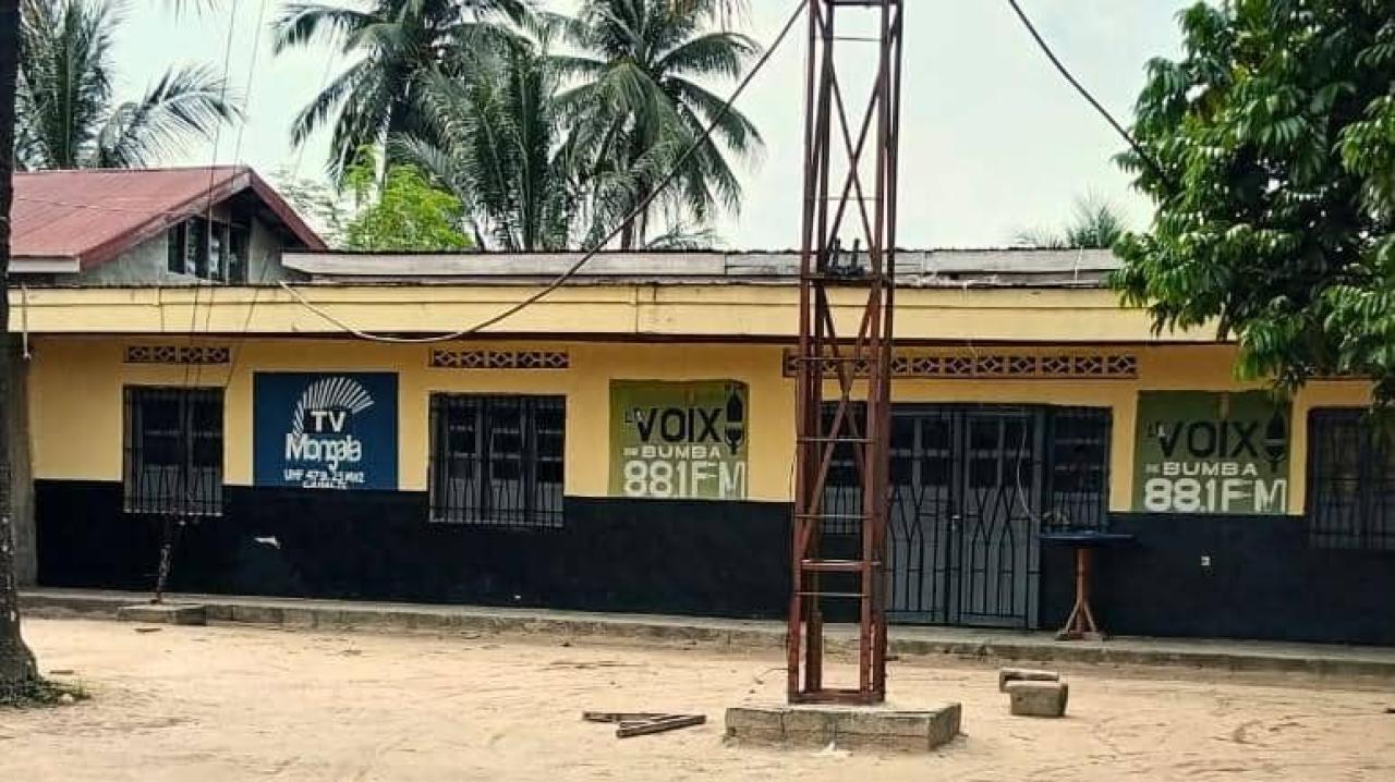 Le bâtiment abritant la radio La Voix de Bumba