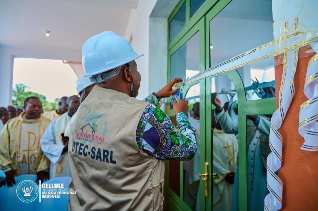 Le gouverneur du Haut-Uele, Jean Bakomito, inaugure l'hôpital Saint Luc de Dungu