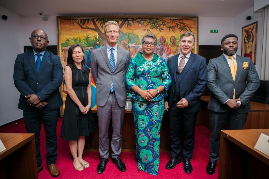 La Première Ministre Judith Suminwa entourée de la délégation du PAM
