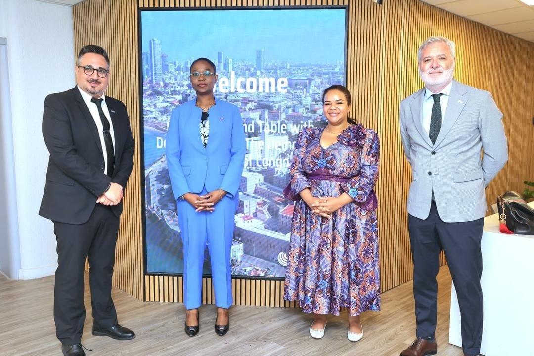 La ministre des affaires étrangères Thérèse Kayikwamba Wagner et les investisseurs israéliens à Tel-Aviv [photo d'illustration]