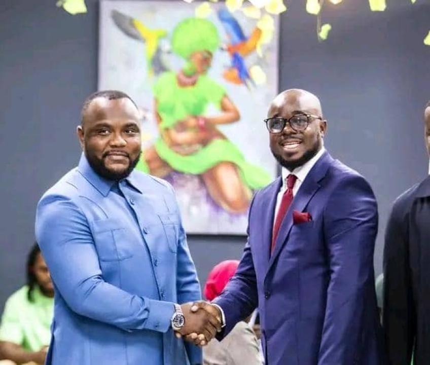 Le président du CSAC, Christian Bosembe, et le coordonnateur de la Voix de la Presse, Prince Mayiro Ndongo au Centre Wallonie-Bruxelles.