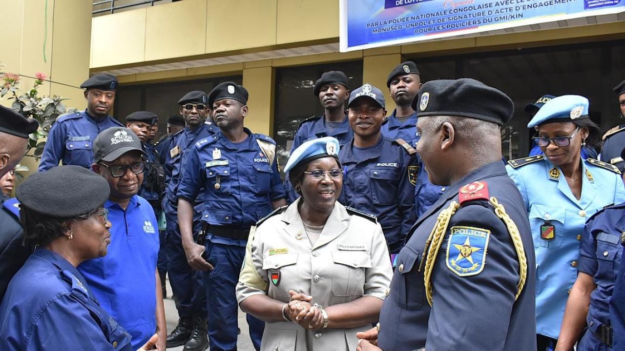 L’inspectrice générale Mamouna Ouedraogo, cheffe de la composante Police de la MONUSCO, avec quelques officiers de la Police nationale congolaise [photo d'illustration]