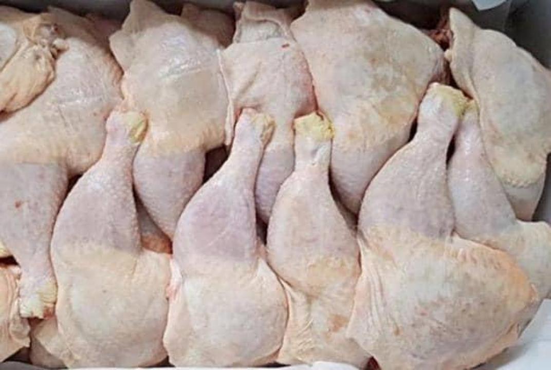 Des morceaux de poulet conditionnés dans un carton [photo d'illustration]