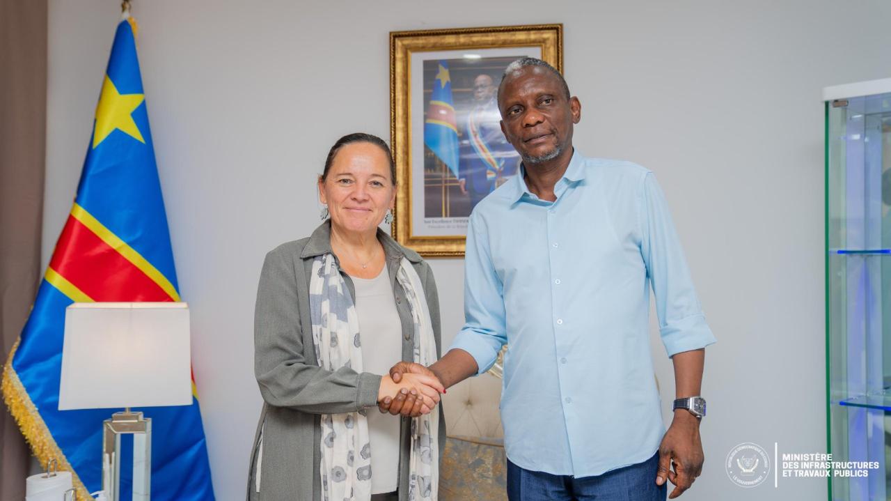 Le ministre des Infrastructures et Travaux publics, John Banza Lunda, et l’ambassadrice de la Belgique en RDC, Roxane de Bilderling [photo d'illustration ]