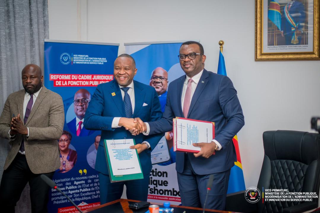 Le VPM Jean-Pierre Lihau et le DG Célestin Mukeba, après la signature d’un partenariat entre le ministère de la Fonction publique et la CADECO [photo d'illustration]