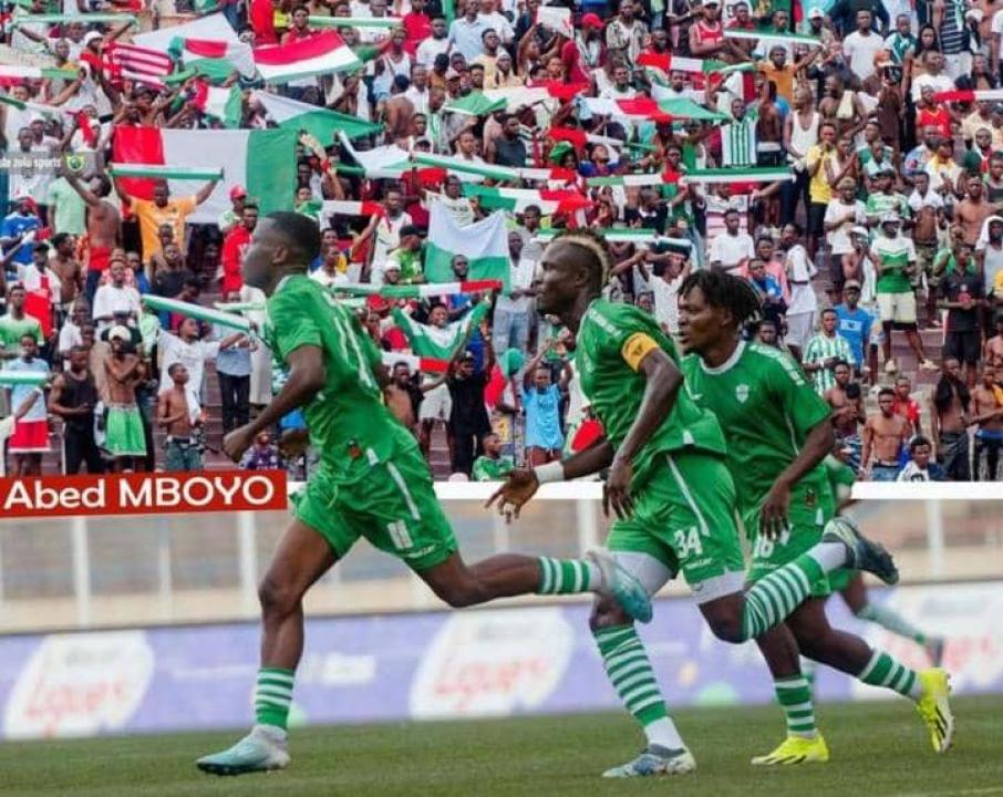 Quelques joueurs du DCMP et les supporters en pleine célébration d'un but au Stade Tata Raphaël. [Photo d'illustration]