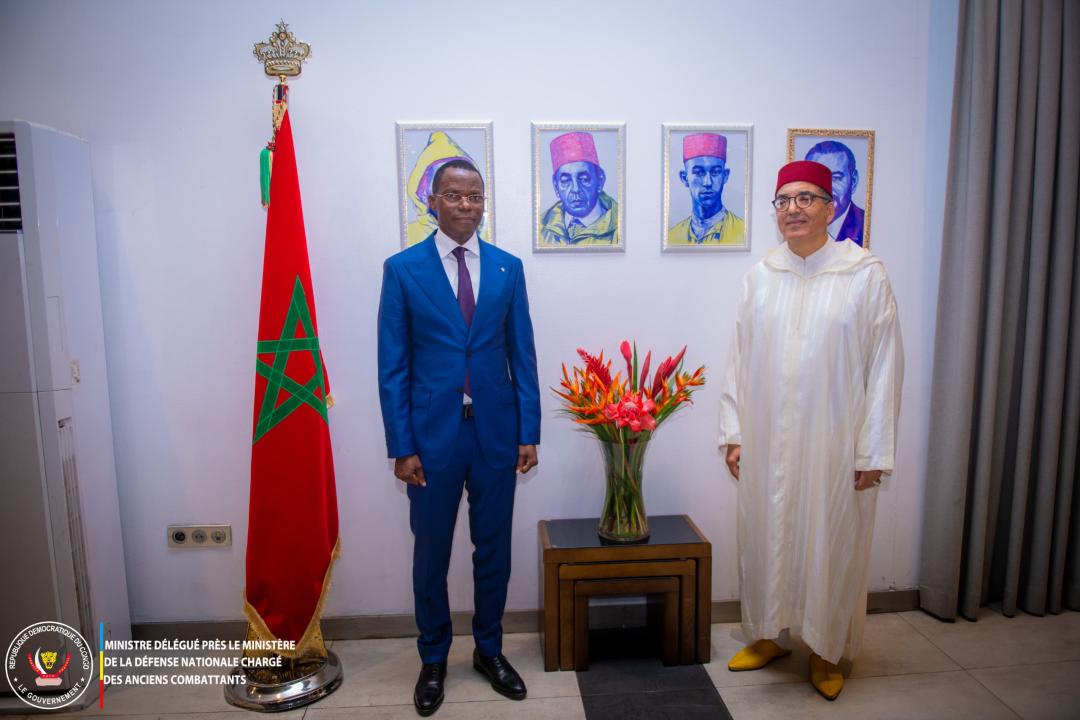 Le Ministre délégué Eliezer Ntambwe et l'ambassadeur marocain en poste à Kinshasa, vendredi 31 juillet 2026