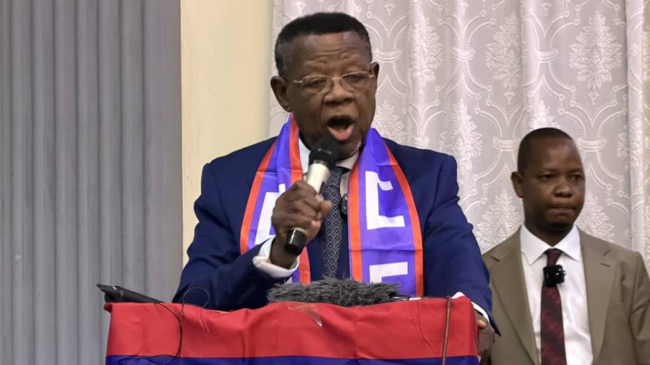 Lambert Mende Omalanga, député national et président du parti politique Convention des Congolais Unis (CCU)