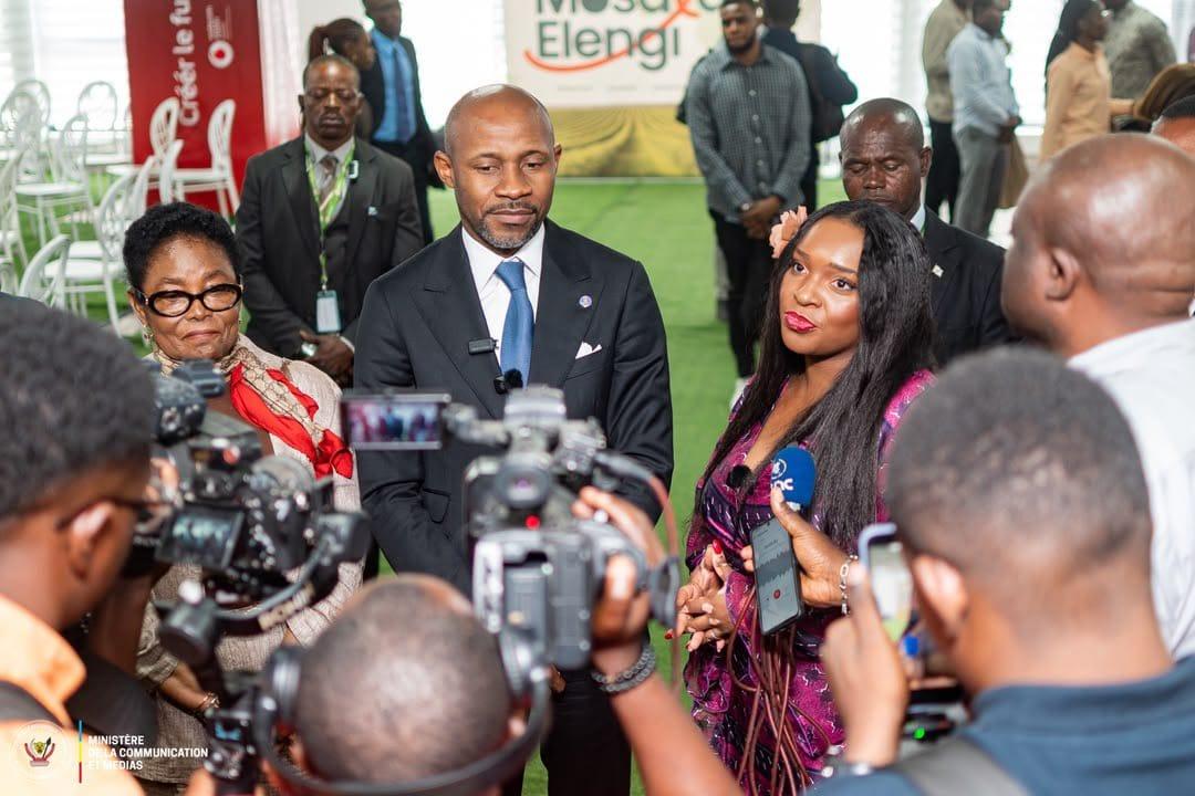 Le ministre Patrick Muyaya devant la presse, en marge du lancement du programme « Mosala Elengi » [photo d'illustration]