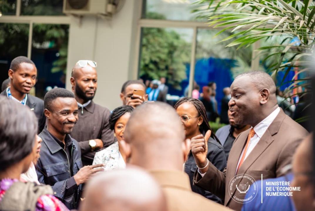 Le ministre de l’Économie numérique,  Augustin Kibassa lance une campagne nationale de vulgarisation du Code du numérique en RDC avec 2 000 jeunes volontaires